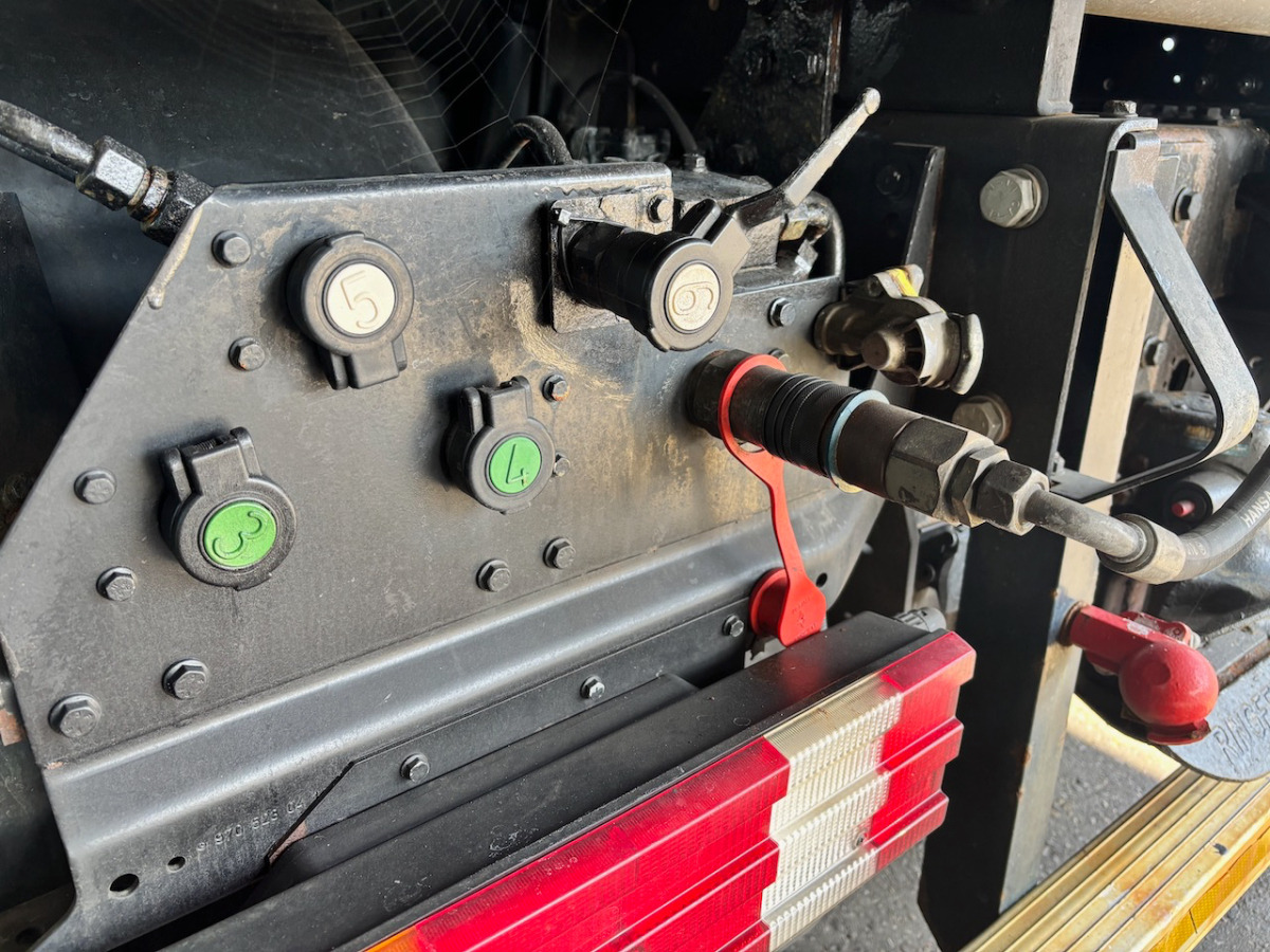 Kravas automašīna pašizgāzējs UNIMOG U400: foto 18