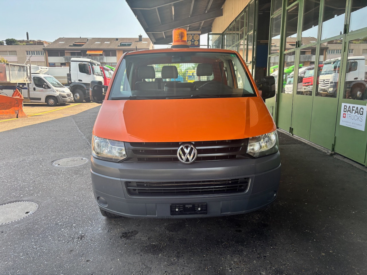 VW T5 Transporter - Automašīna ar kravas platformu: foto 2 VW T5 Transporter - Automašīna ar kravas platformu: foto 2