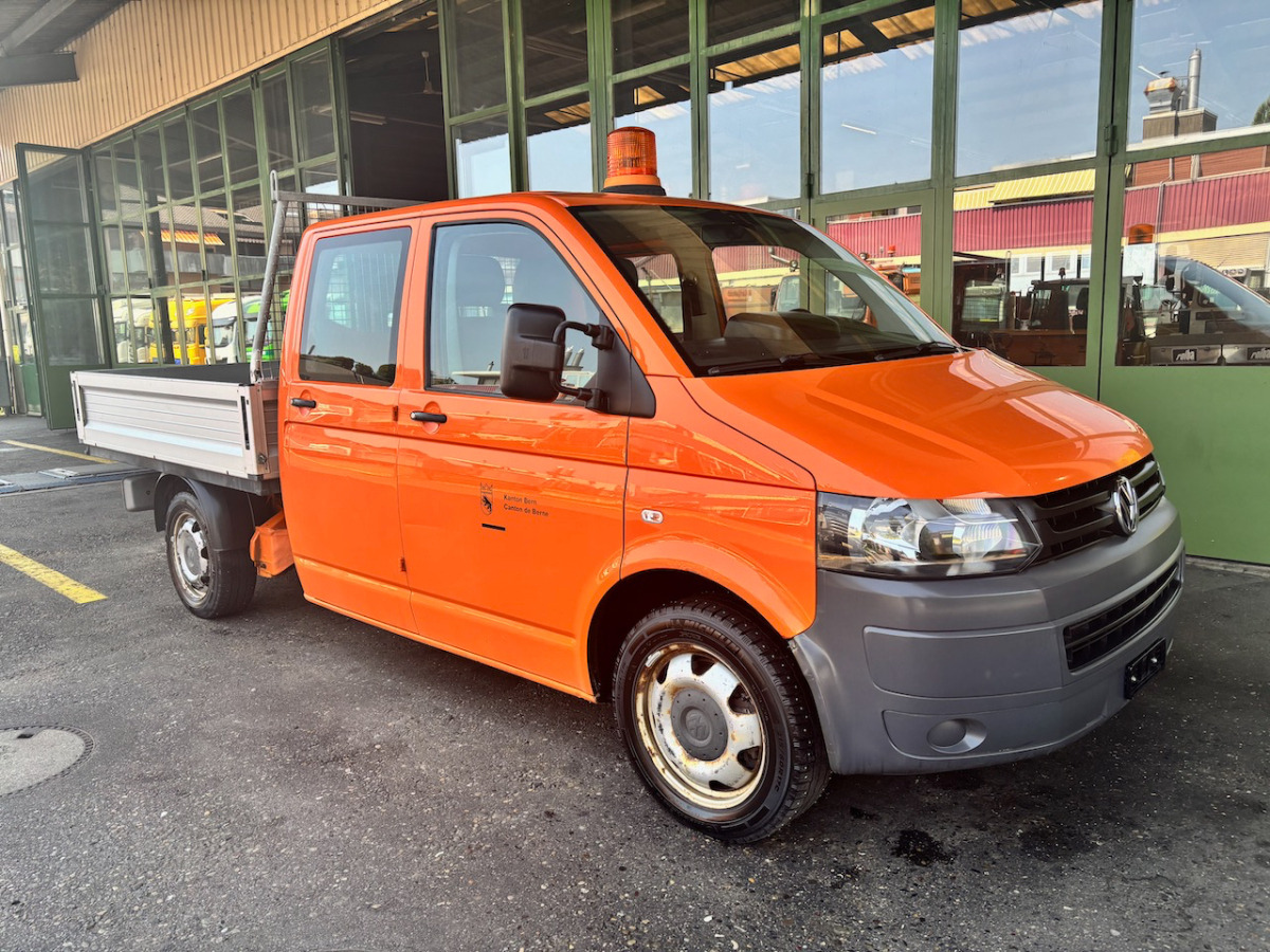 VW T5 Transporter - Automašīna ar kravas platformu: foto 1 VW T5 Transporter - Automašīna ar kravas platformu: foto 1
