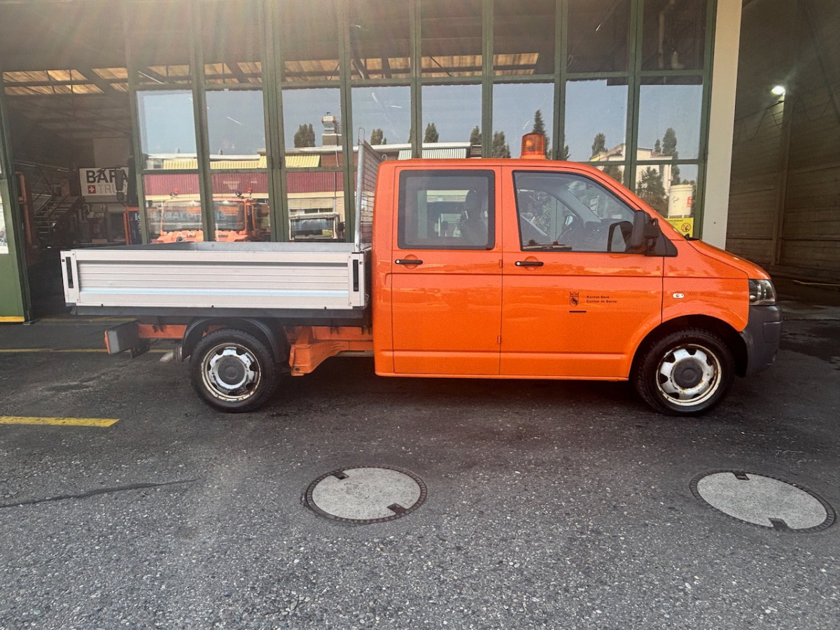 VW T5 Transporter - Automašīna ar kravas platformu: foto 4 VW T5 Transporter - Automašīna ar kravas platformu: foto 4