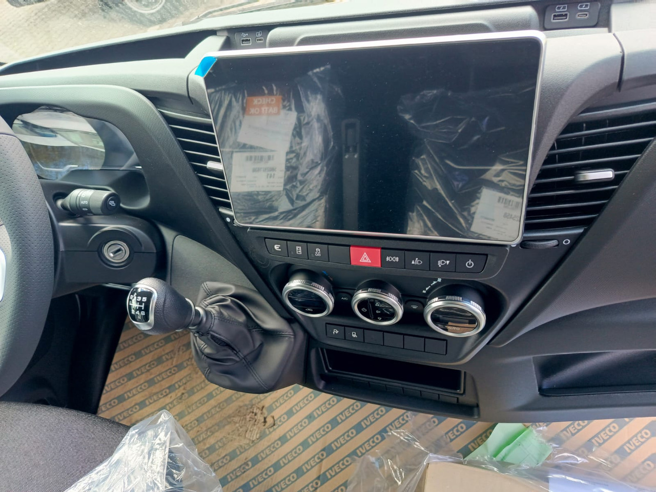 IVECO Daily 35 180 7-Sitzer - Pasažieru furgons, Kravas-pasažieru furgons: foto 5 IVECO Daily 35 180 7-Sitzer - Pasažieru furgons, Kravas-pasažieru furgons: foto 5