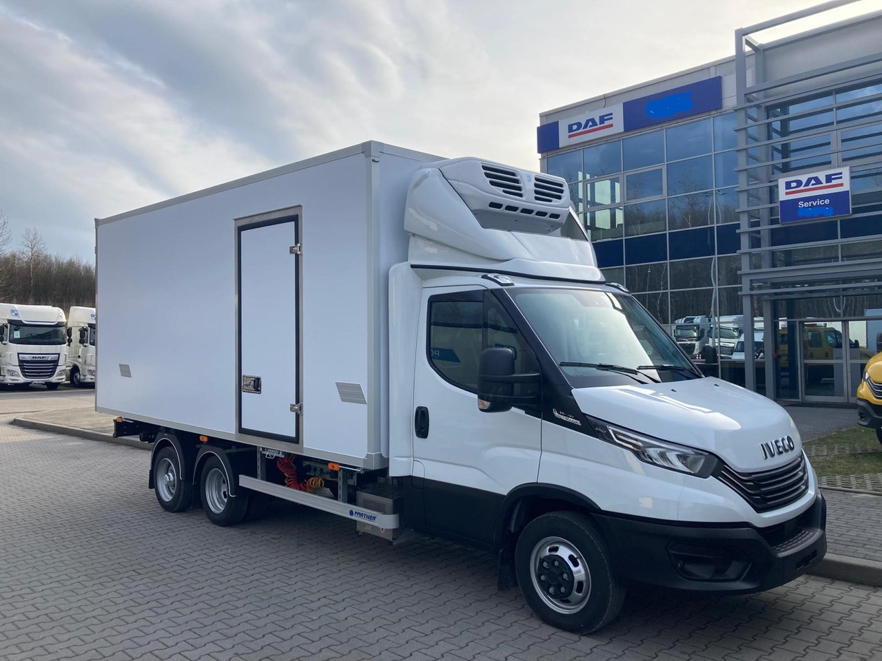 IVECO Daily BE-Truck 35S18H A8 180 PS Kühlkoffer 7.000kg Gesamtgewicht - Kravas automašīna refrižerators: foto 4 IVECO Daily BE-Truck 35S18H A8 180 PS Kühlkoffer 7.000kg Gesamtgewicht - Kravas automašīna refrižerators: foto 4