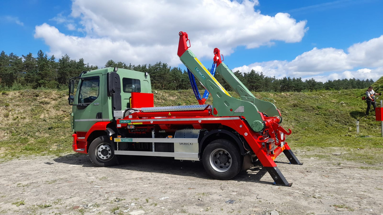 IVECO EUROCARGO ML 180E28/P - Būvgružu konteineru vedējs: foto 1 IVECO EUROCARGO ML 180E28/P - Būvgružu konteineru vedējs: foto 1