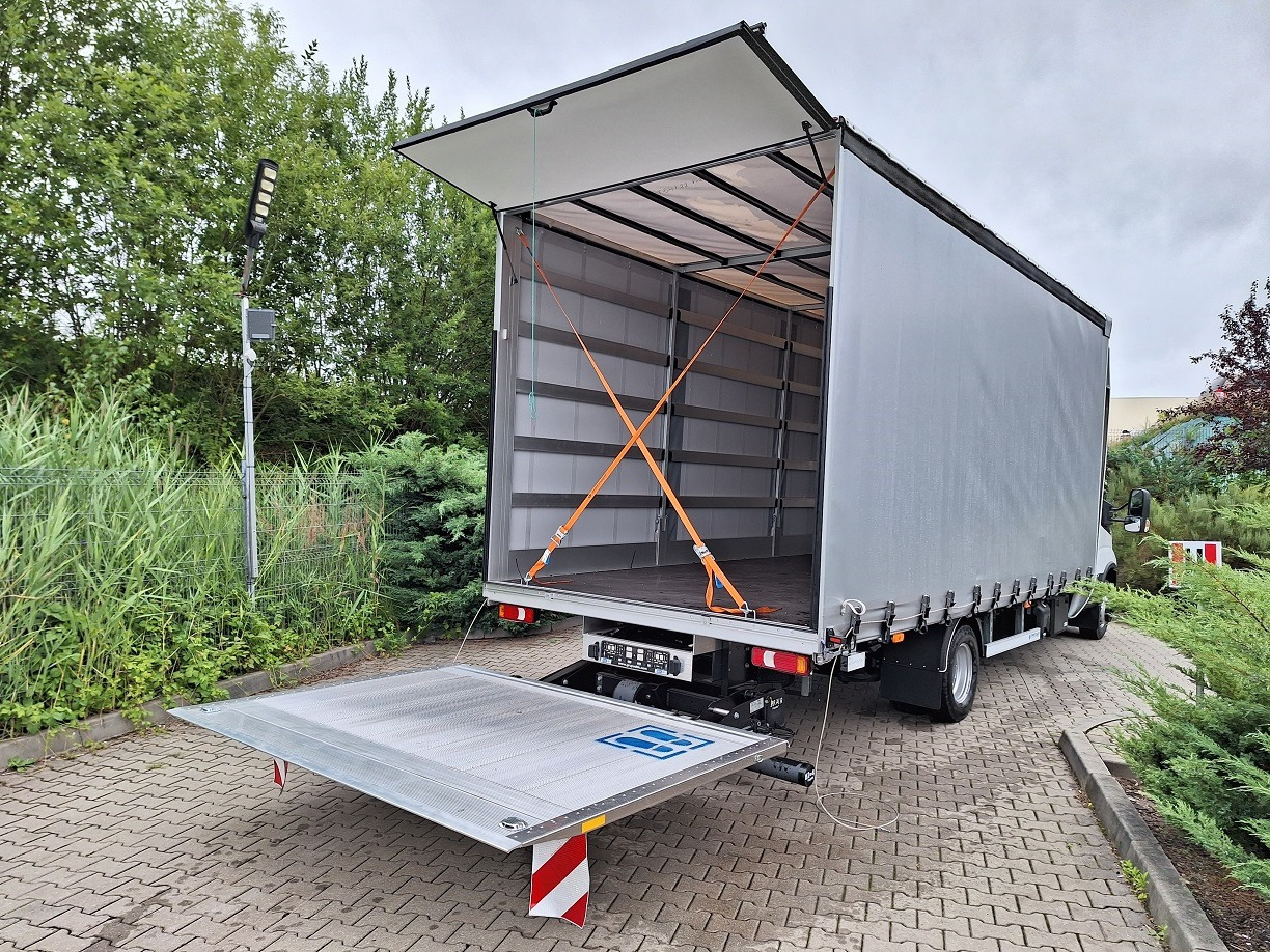 Iveco Daily 70C18 Backsleeper BÄR - Kravas automašīna ar tentu: foto 5 Iveco Daily 70C18 Backsleeper BÄR - Kravas automašīna ar tentu: foto 5