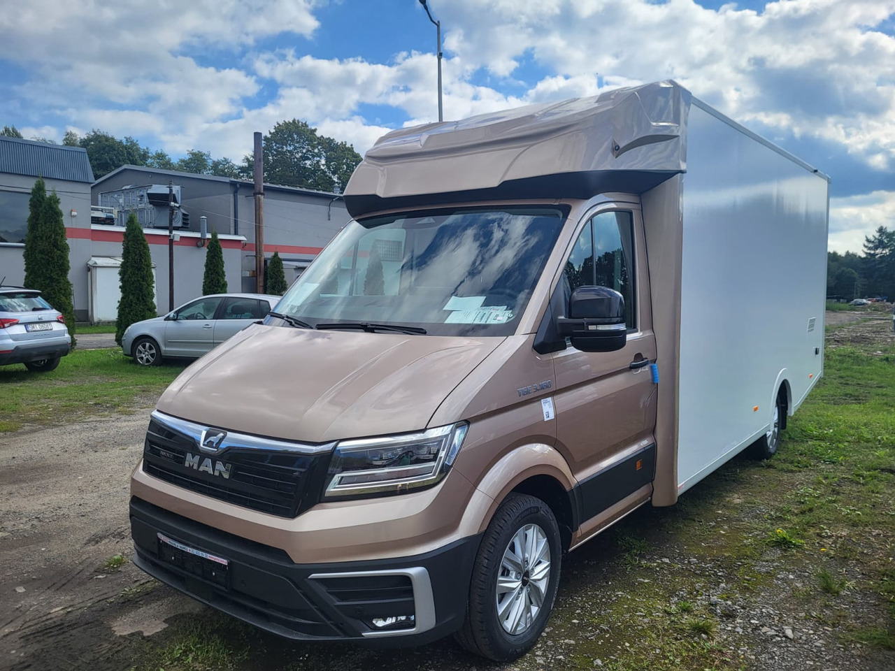 MAN TGE 3.180 Koffer mit Schlafbett - Furgons ar slēgtā virsbūve, Kravas-pasažieru furgons: foto 1 MAN TGE 3.180 Koffer mit Schlafbett - Furgons ar slēgtā virsbūve, Kravas-pasažieru furgons: foto 1