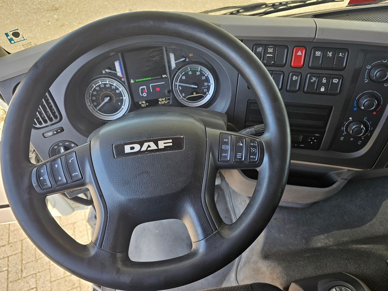 DAF LF 220 Euro 6 - Būvgružu konteineru vedējs: foto 5 DAF LF 220 Euro 6 - Būvgružu konteineru vedējs: foto 5