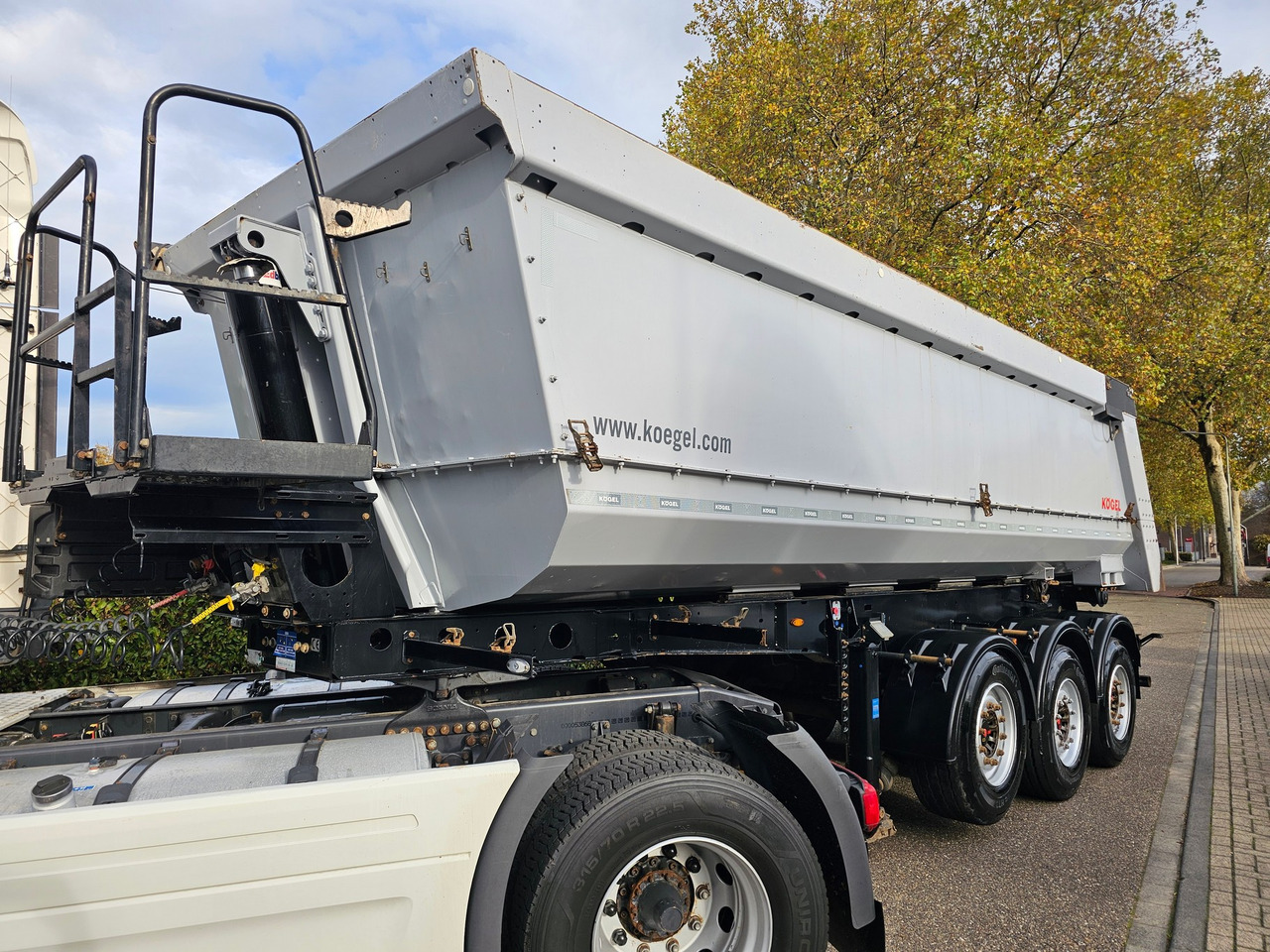 Kögel SKM24 - Puspiekabe pašizgāzējs: foto 4 Kögel SKM24 - Puspiekabe pašizgāzējs: foto 4