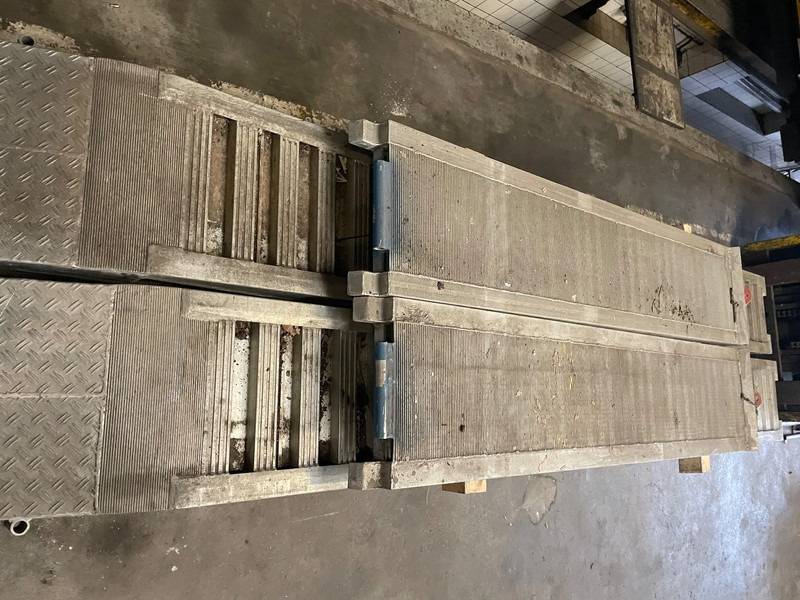 Kässbohrer Oprijplaaten - Puspiekabe zema profila platforma: foto 3 Kässbohrer Oprijplaaten - Puspiekabe zema profila platforma: foto 3