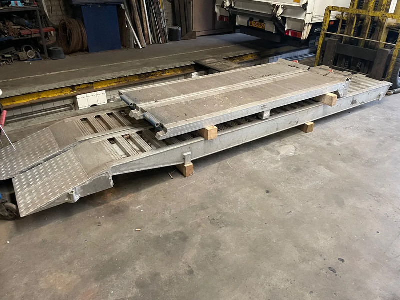 Kässbohrer Oprijplaaten - Puspiekabe zema profila platforma: foto 1 Kässbohrer Oprijplaaten - Puspiekabe zema profila platforma: foto 1