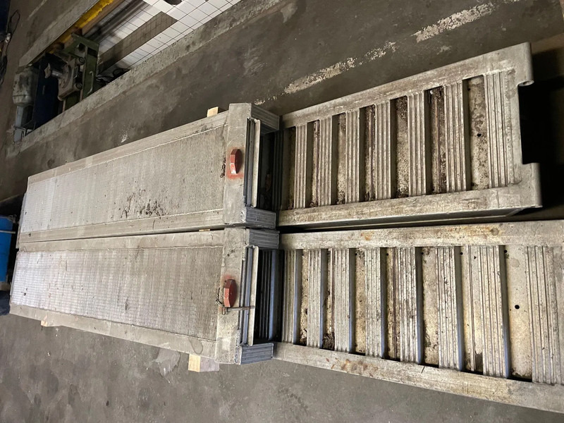 Kässbohrer Oprijplaaten - Puspiekabe zema profila platforma: foto 2 Kässbohrer Oprijplaaten - Puspiekabe zema profila platforma: foto 2