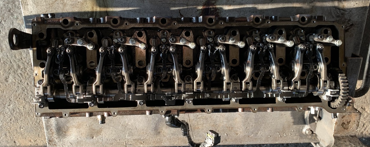 CYLINDER HEAD ASSEMBLY COMPLETE(INCLUDING CAMSHAFT) MAN TGA-TGS D2066 - Motora galva - Kravas automašīna: foto 1 CYLINDER HEAD ASSEMBLY COMPLETE(INCLUDING CAMSHAFT) MAN TGA-TGS D2066 - Motora galva - Kravas automašīna: foto 1