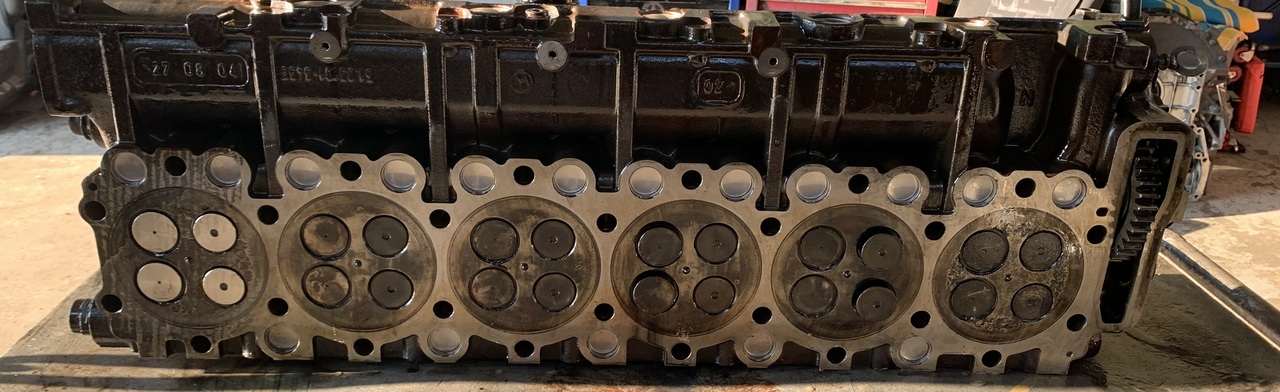 CYLINDER HEAD ASSEMBLY COMPLETE(INCLUDING CAMSHAFT) MAN TGA-TGS D2066 - Motora galva - Kravas automašīna: foto 3 CYLINDER HEAD ASSEMBLY COMPLETE(INCLUDING CAMSHAFT) MAN TGA-TGS D2066 - Motora galva - Kravas automašīna: foto 3
