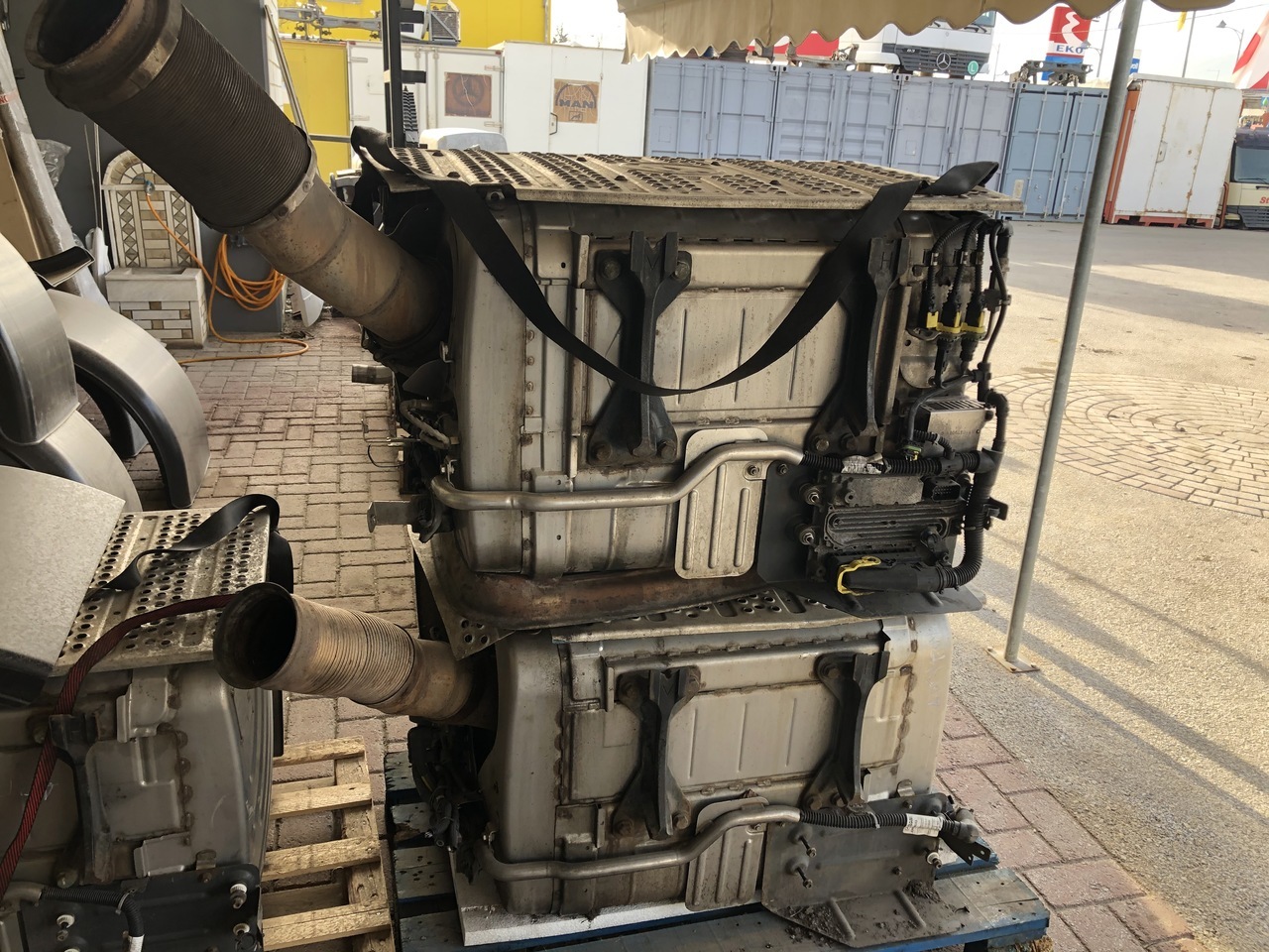 EXHAUST AFTERTREATMENT EURO6-EURO5 MERCEDES ACTROS MP4 - Izplūdes kolektors - Kravas automašīna: foto 1 EXHAUST AFTERTREATMENT EURO6-EURO5 MERCEDES ACTROS MP4 - Izplūdes kolektors - Kravas automašīna: foto 1