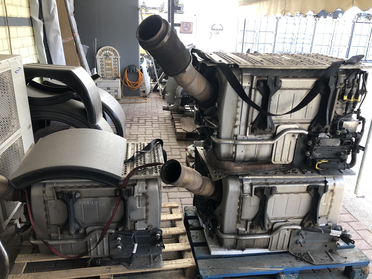 EXHAUST AFTERTREATMENT EURO6-EURO5 MERCEDES ACTROS MP4 - Izplūdes kolektors - Kravas automašīna: foto 5 EXHAUST AFTERTREATMENT EURO6-EURO5 MERCEDES ACTROS MP4 - Izplūdes kolektors - Kravas automašīna: foto 5