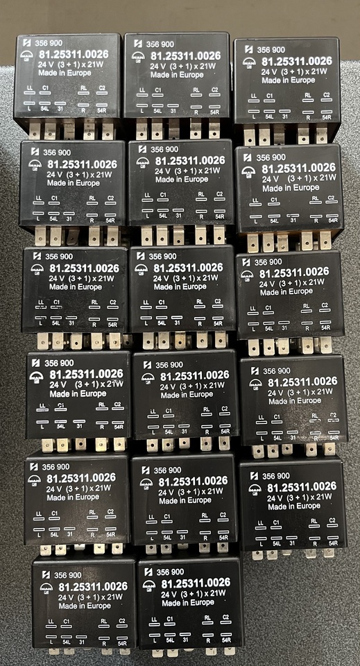 FLASHING-WIPING PULSE UNIT MAN F90,F2000 - Elektrosistēma - Kravas automašīna: foto 4 FLASHING-WIPING PULSE UNIT MAN F90,F2000 - Elektrosistēma - Kravas automašīna: foto 4