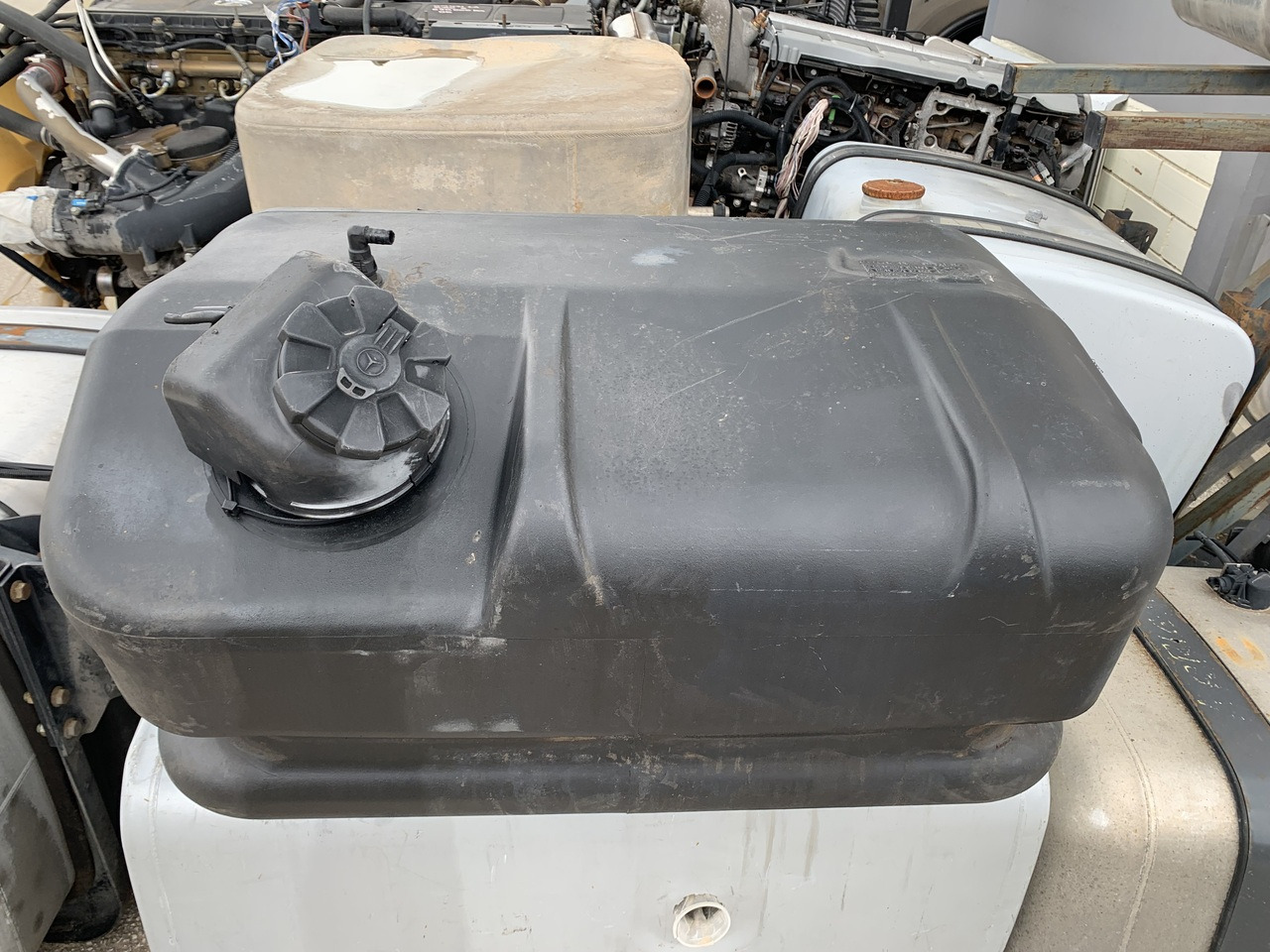 FUEL TANK ATEGO 180L - Degvielas tvertne - Kravas automašīna: foto 5 FUEL TANK ATEGO 180L - Degvielas tvertne - Kravas automašīna: foto 5