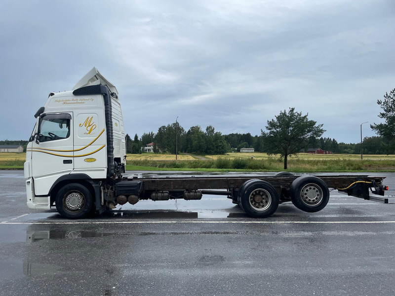 Volvo FH500 6x2 - Šasija kravas automašīna: foto 2 Volvo FH500 6x2 - Šasija kravas automašīna: foto 2