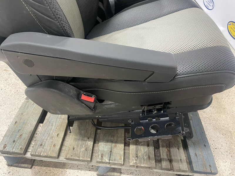 Volvo FM4 - Sēdeklis: foto 5 Volvo FM4 - Sēdeklis: foto 5