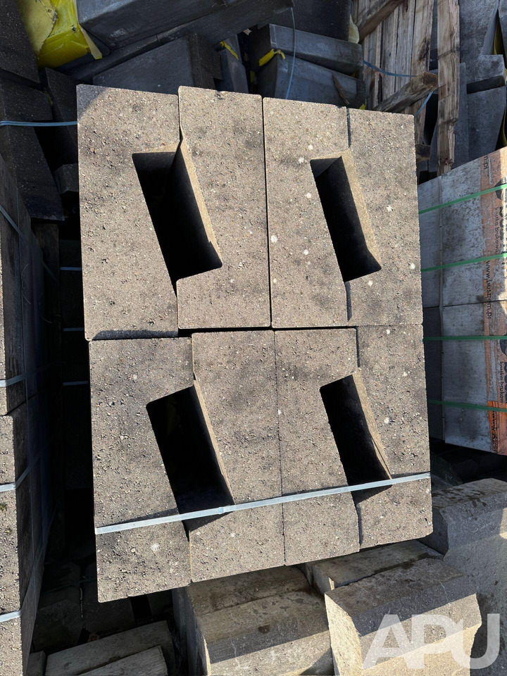 Ciek wodny/obrzeże/korytko trójkątne 50x50x20 - Celtniecības maisītājs: foto 4 Ciek wodny/obrzeże/korytko trójkątne 50x50x20 - Celtniecības maisītājs: foto 4