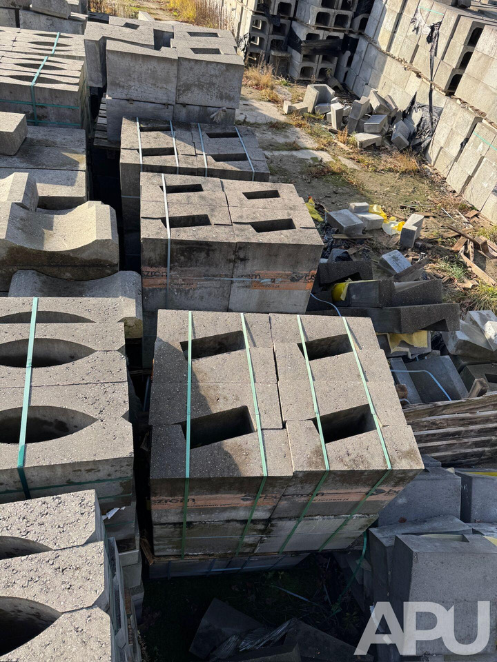 Ciek wodny/obrzeże/korytko trójkątne 50x50x20 - Celtniecības maisītājs: foto 1 Ciek wodny/obrzeże/korytko trójkątne 50x50x20 - Celtniecības maisītājs: foto 1