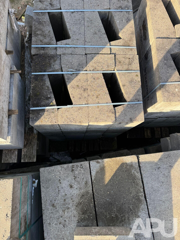 Ciek wodny/obrzeże/korytko trójkątne 50x50x20 - Celtniecības maisītājs: foto 3 Ciek wodny/obrzeże/korytko trójkątne 50x50x20 - Celtniecības maisītājs: foto 3