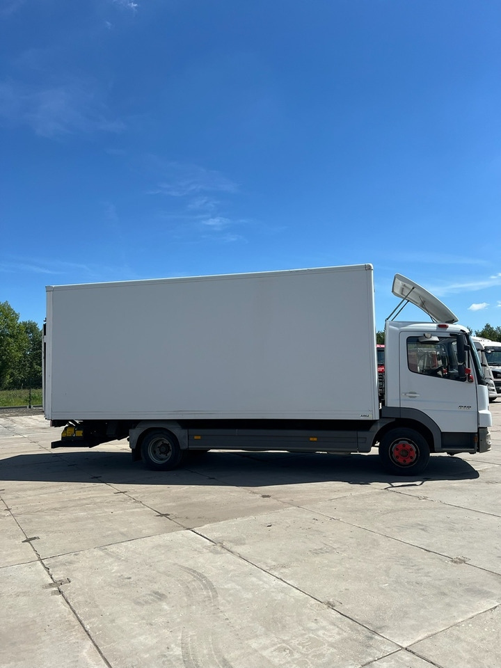 Mercedes-Benz ATEGO 818 dostawczy winda - Kravas automašīna ar slēgto virsbūvi: foto 4 Mercedes-Benz ATEGO 818 dostawczy winda - Kravas automašīna ar slēgto virsbūvi: foto 4