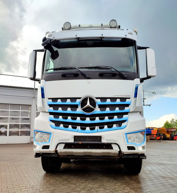 Mercedes-Benz Arocs 4151 - Kravas automašīna pašizgāzējs: foto 3 Mercedes-Benz Arocs 4151 - Kravas automašīna pašizgāzējs: foto 3