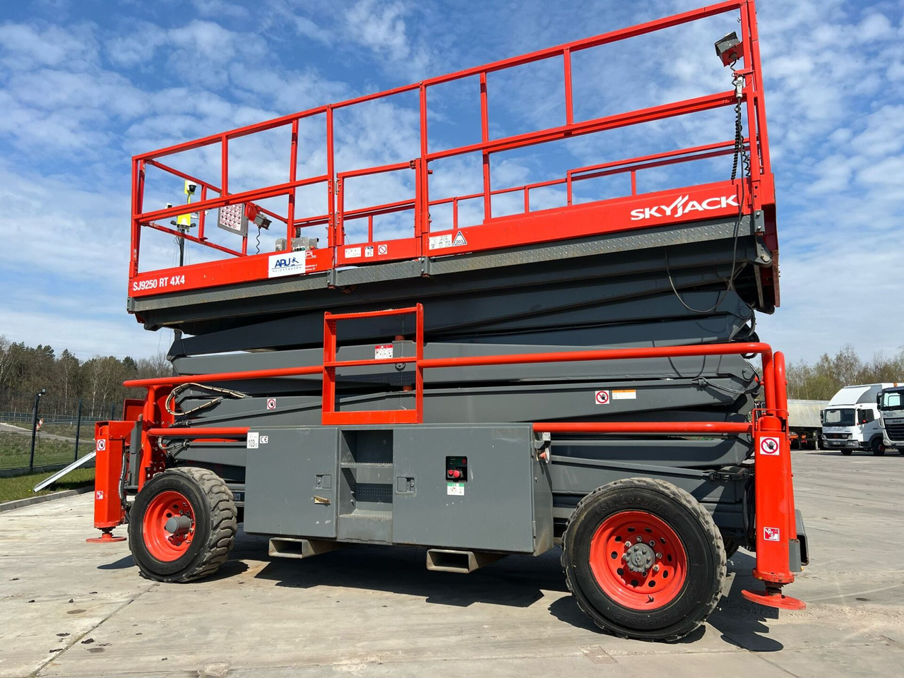 SKYJACK SJ 9250 4×4 - Šķērveida pacēlājs: foto 2 SKYJACK SJ 9250 4×4 - Šķērveida pacēlājs: foto 2