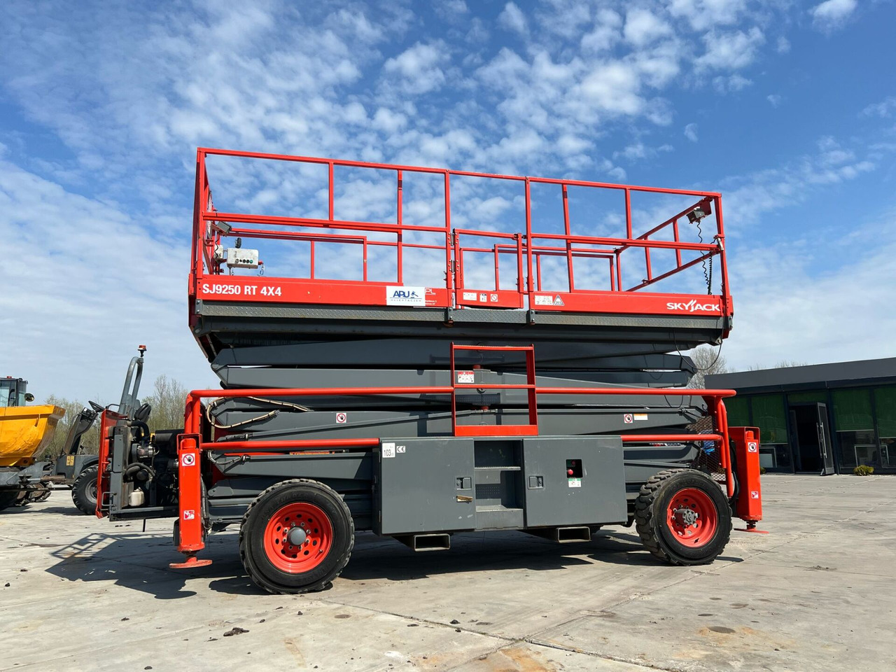 SKYJACK SJ 9250 4×4 - Šķērveida pacēlājs: foto 4 SKYJACK SJ 9250 4×4 - Šķērveida pacēlājs: foto 4