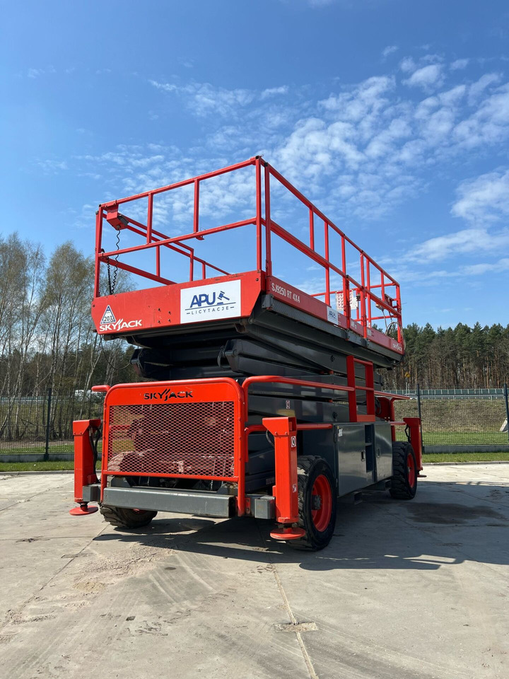 SKYJACK SJ 9250 4×4 - Šķērveida pacēlājs: foto 1 SKYJACK SJ 9250 4×4 - Šķērveida pacēlājs: foto 1