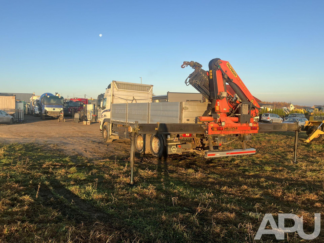 Volvo FM12 - Bortu kravas automašīna/ Platforma, Kravas auto ar manipulatoru: foto 3 Volvo FM12 - Bortu kravas automašīna/ Platforma, Kravas auto ar manipulatoru: foto 3