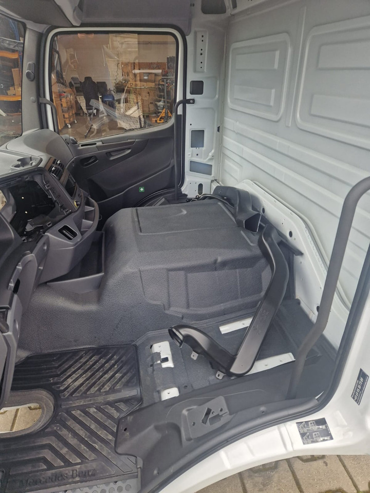 Kabīne - Kravas automašīna MB ATEGO CABINE EURO 6 TUNEL VOOR 6 CYL.MOTOR WITHOUT SEAT 000074: foto 8
