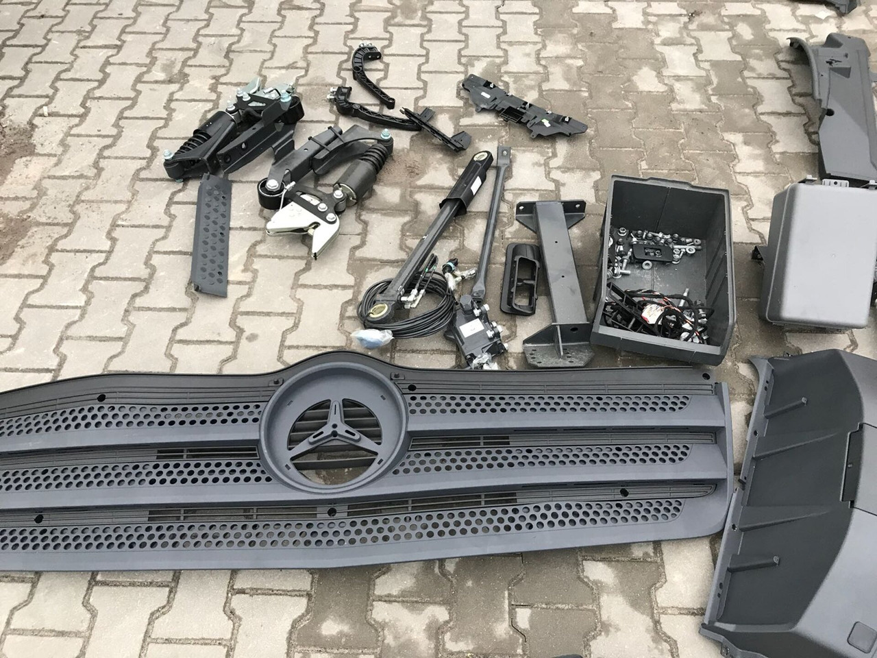 Kabīne - Kravas automašīna MB ATEGO CABINE EURO 6 TUNEL VOOR 6 CYL.MOTOR WITHOUT SEAT 000074: foto 16