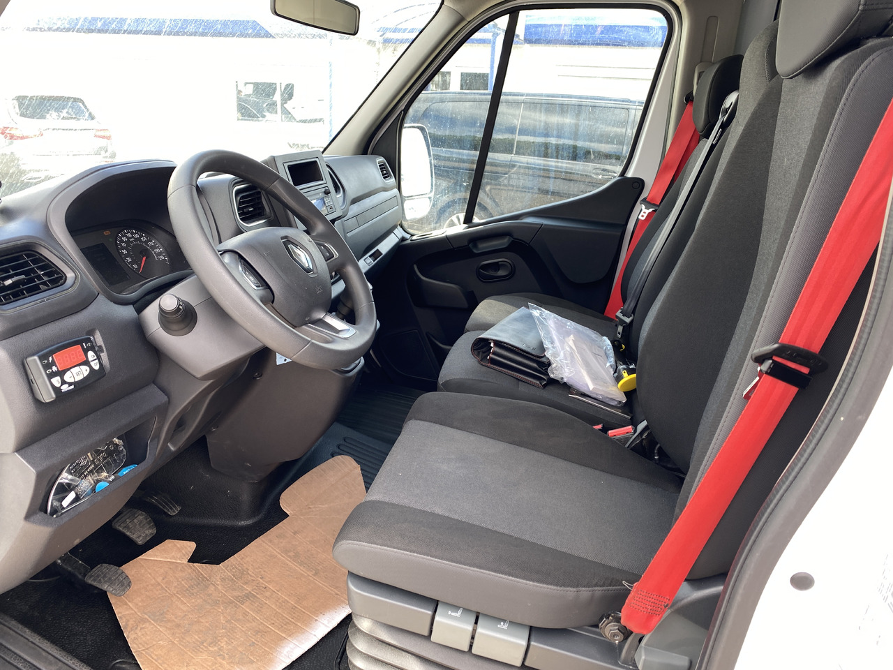 Komercauto refrižerators pārvadāšana ēdiena RENAULT master: foto 9 Komercauto refrižerators pārvadāšana ēdiena RENAULT master: foto 9