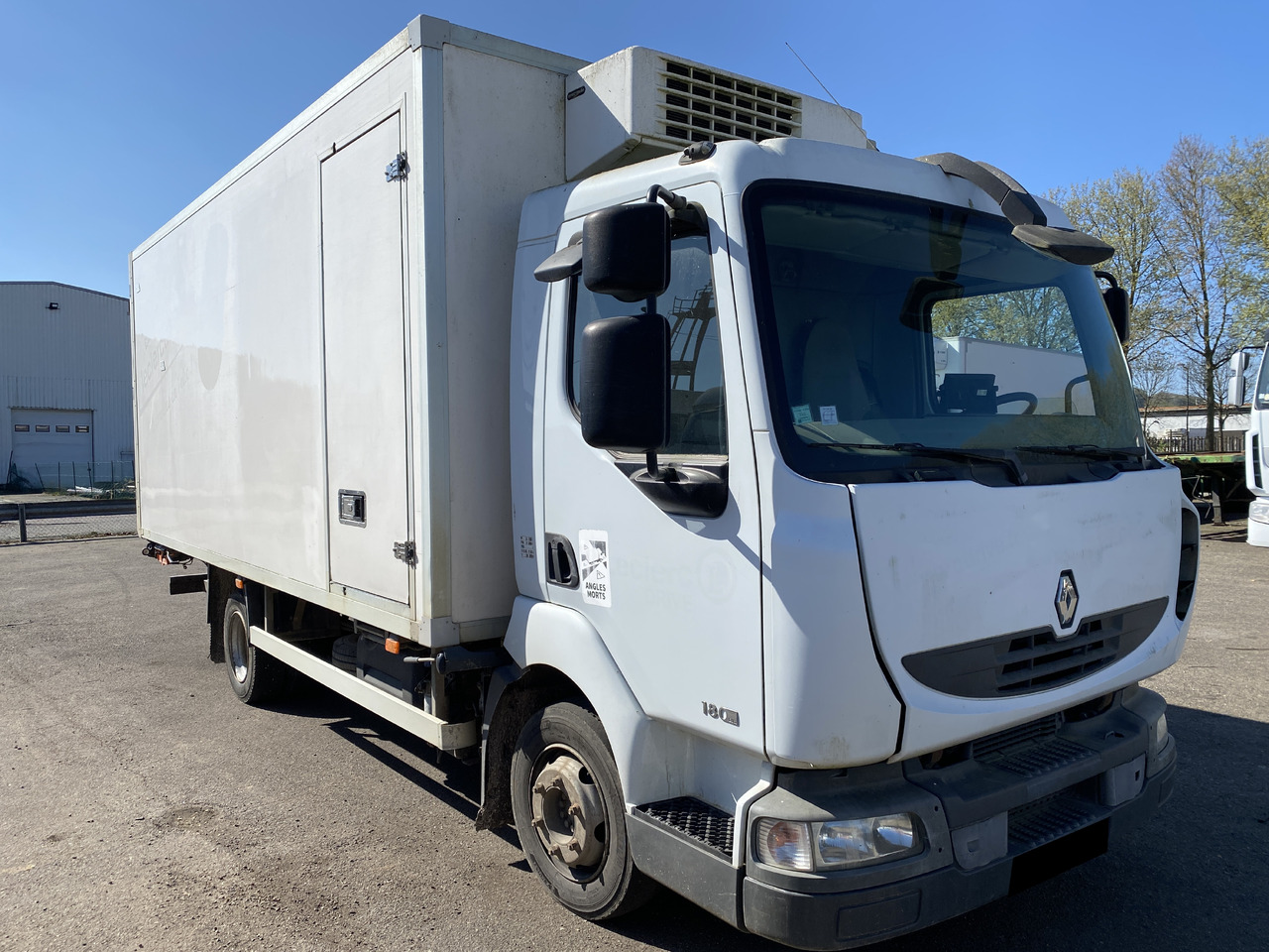 RENAULT midlum frigorifique - Kravas automašīna refrižerators: foto 1 RENAULT midlum frigorifique - Kravas automašīna refrižerators: foto 1