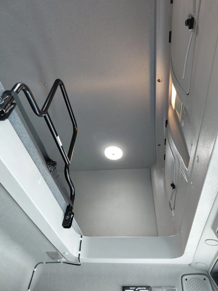 2017 Renault D12 4×2 Double Sleeper Curtainsider - Kravas automašīna ar tentu: foto 4 2017 Renault D12 4×2 Double Sleeper Curtainsider - Kravas automašīna ar tentu: foto 4