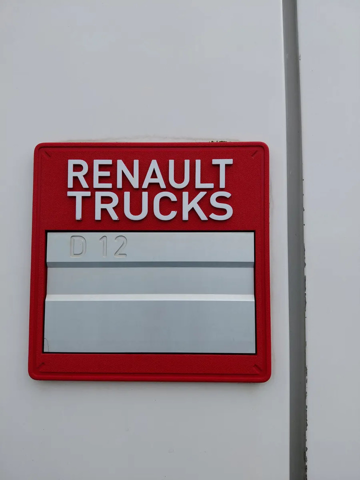 2017 Renault D12 4×2 Double Sleeper Curtainsider - Kravas automašīna ar tentu: foto 5 2017 Renault D12 4×2 Double Sleeper Curtainsider - Kravas automašīna ar tentu: foto 5