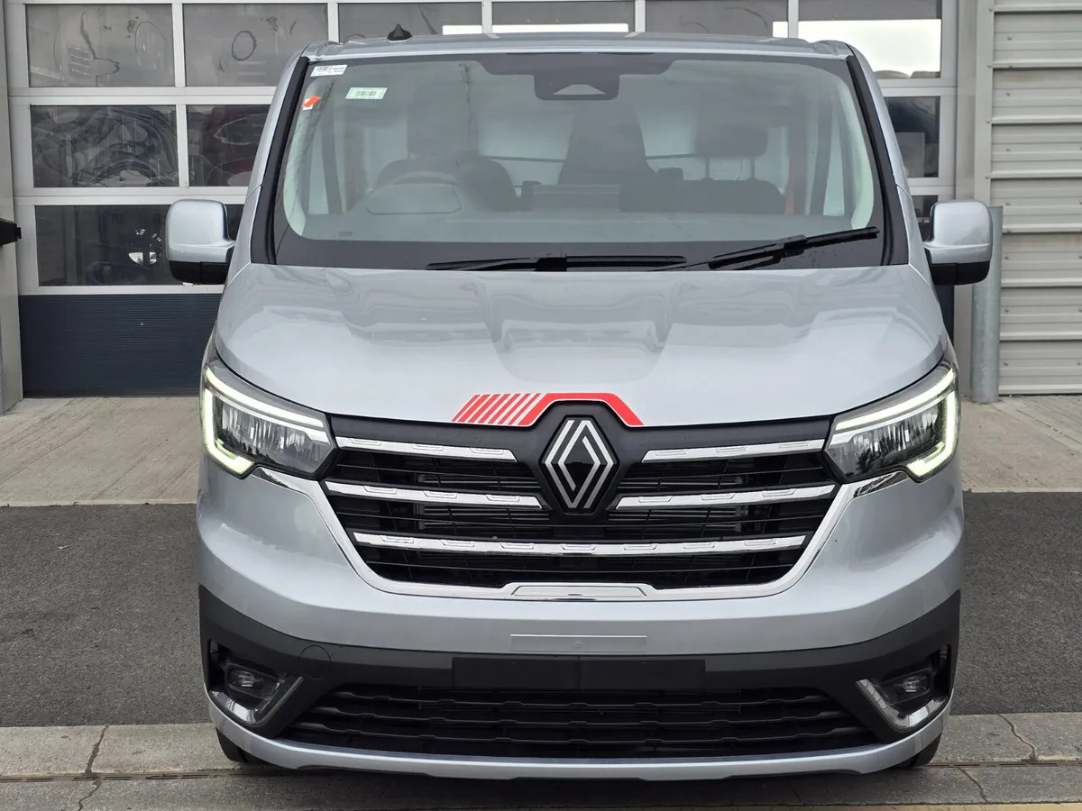 NEW Renault Trafic Exclusive 170BHP/150BHP Manual Silver - Kravas mikroautobuss: foto 4 NEW Renault Trafic Exclusive 170BHP/150BHP Manual Silver - Kravas mikroautobuss: foto 4