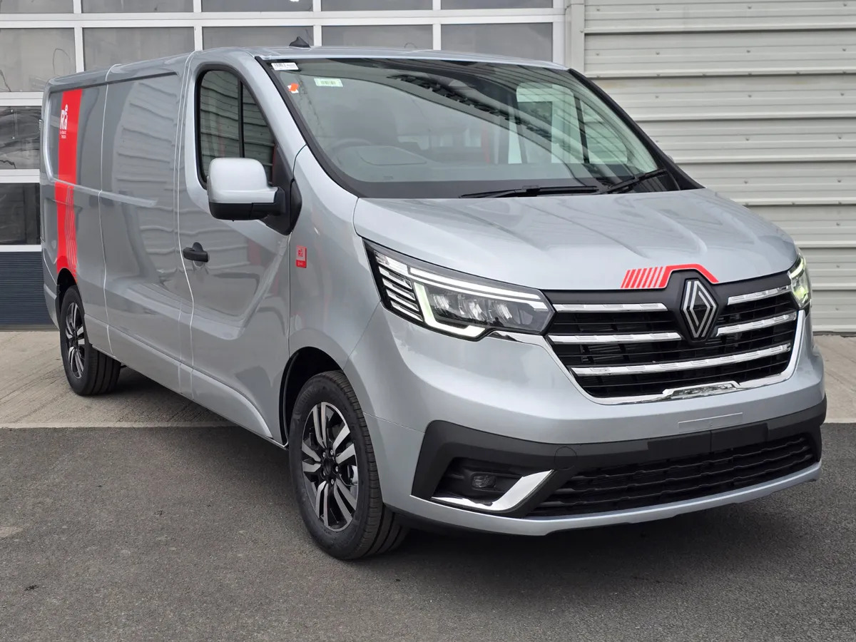 NEW Renault Trafic Exclusive 170BHP/150BHP Manual Silver - Kravas mikroautobuss: foto 1 NEW Renault Trafic Exclusive 170BHP/150BHP Manual Silver - Kravas mikroautobuss: foto 1