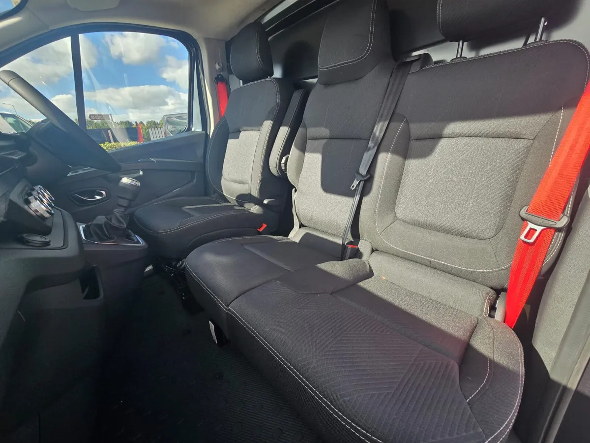 NEW Renault Trafic Exclusive 170BHP/150BHP Manual White - Kravas mikroautobuss: foto 3 NEW Renault Trafic Exclusive 170BHP/150BHP Manual White - Kravas mikroautobuss: foto 3