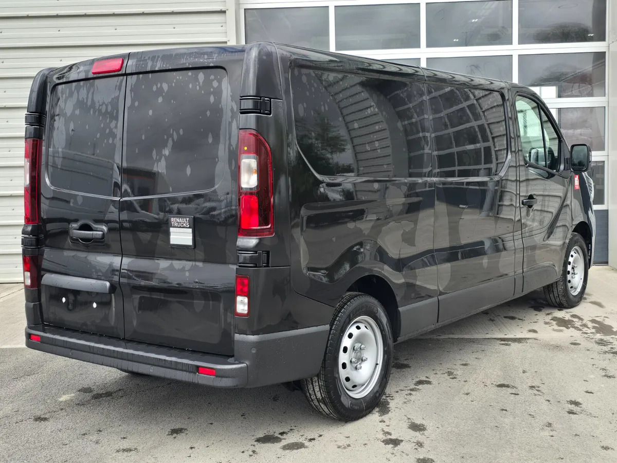 New Renault Trafic Red Edition -150BHP - Mazs furgons: foto 4 New Renault Trafic Red Edition -150BHP - Mazs furgons: foto 4