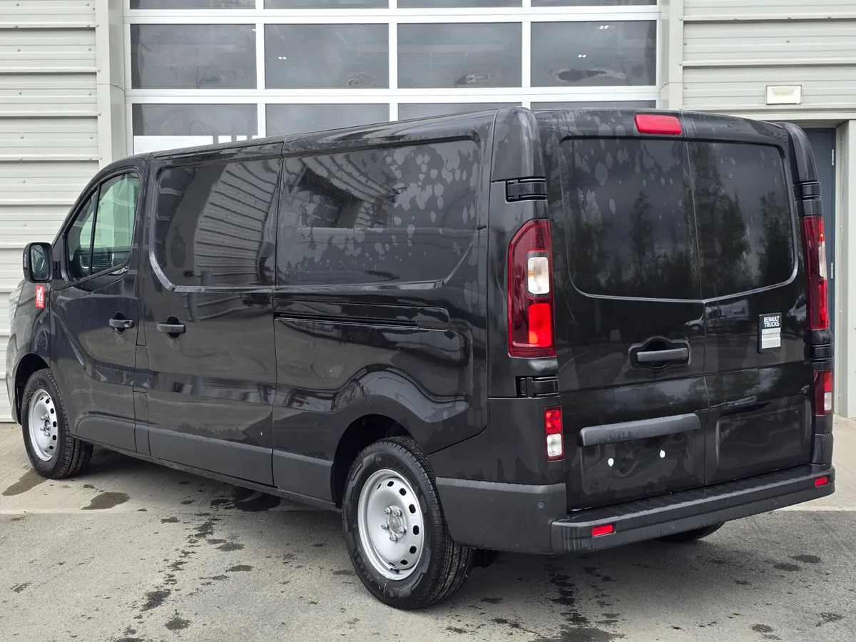New Renault Trafic Red Edition -150BHP - Mazs furgons: foto 3 New Renault Trafic Red Edition -150BHP - Mazs furgons: foto 3
