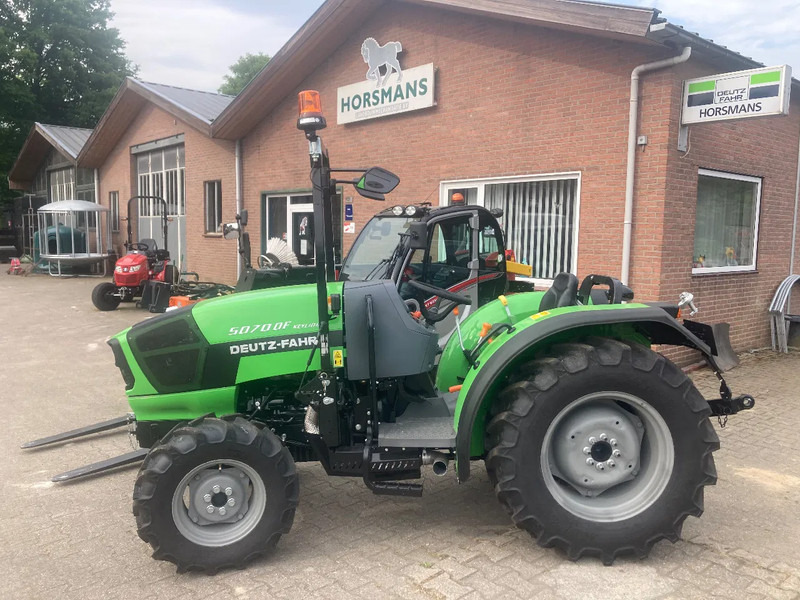 Deutz 5070 DF Keyline 5070 DF Keyline - Traktors: foto 1 Deutz 5070 DF Keyline 5070 DF Keyline - Traktors: foto 1