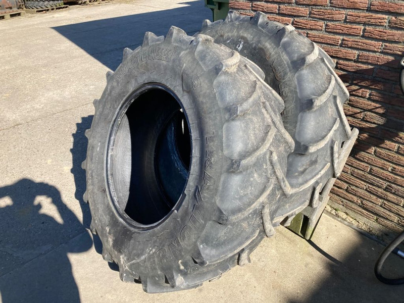 Vredestein 420/85R28 Traxion 85 - Riepa - Lauksaimniecības tehnika: foto 3 Vredestein 420/85R28 Traxion 85 - Riepa - Lauksaimniecības tehnika: foto 3