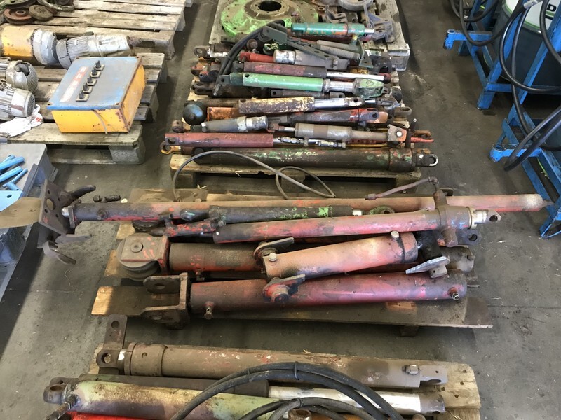 Grote partij hydraulische cilinders - Hidrauliskais cilindrs - Lauksaimniecības tehnika: foto 4 Grote partij hydraulische cilinders - Hidrauliskais cilindrs - Lauksaimniecības tehnika: foto 4
