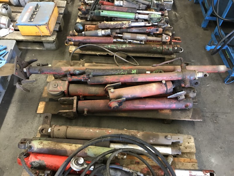 Grote partij hydraulische cilinders - Hidrauliskais cilindrs - Lauksaimniecības tehnika: foto 3 Grote partij hydraulische cilinders - Hidrauliskais cilindrs - Lauksaimniecības tehnika: foto 3