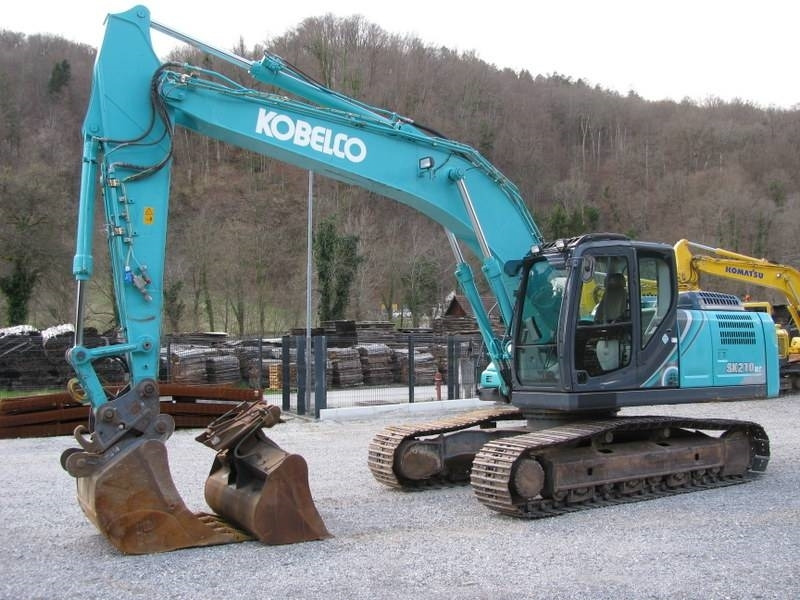 Kobelco SK210NLC-10 Vsa oprema TOP stanje - Kāpurķēžu ekskavators: foto 1 Kobelco SK210NLC-10 Vsa oprema TOP stanje - Kāpurķēžu ekskavators: foto 1