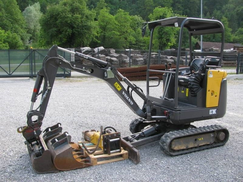 Volvo EC18C 3 žlice + kladivo Volvo HB02 - Mini-ekskavators: foto 1 Volvo EC18C 3 žlice + kladivo Volvo HB02 - Mini-ekskavators: foto 1