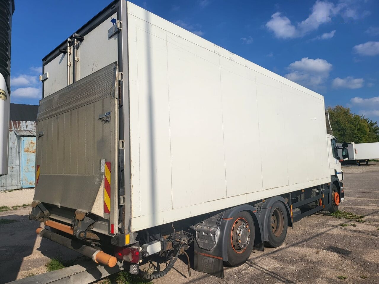 Scania Scania Schmitz Cargobull P 400 P 400 ZKO 18 - Kravas automašīna refrižerators: foto 5 Scania Scania Schmitz Cargobull P 400 P 400 ZKO 18 - Kravas automašīna refrižerators: foto 5