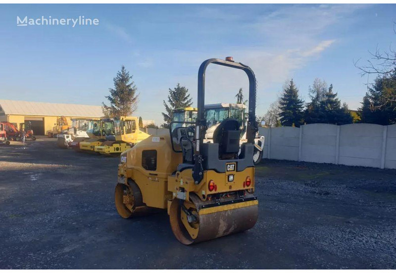 Caterpillar CB 24B road roller - Veltnis: foto 4 Caterpillar CB 24B road roller - Veltnis: foto 4